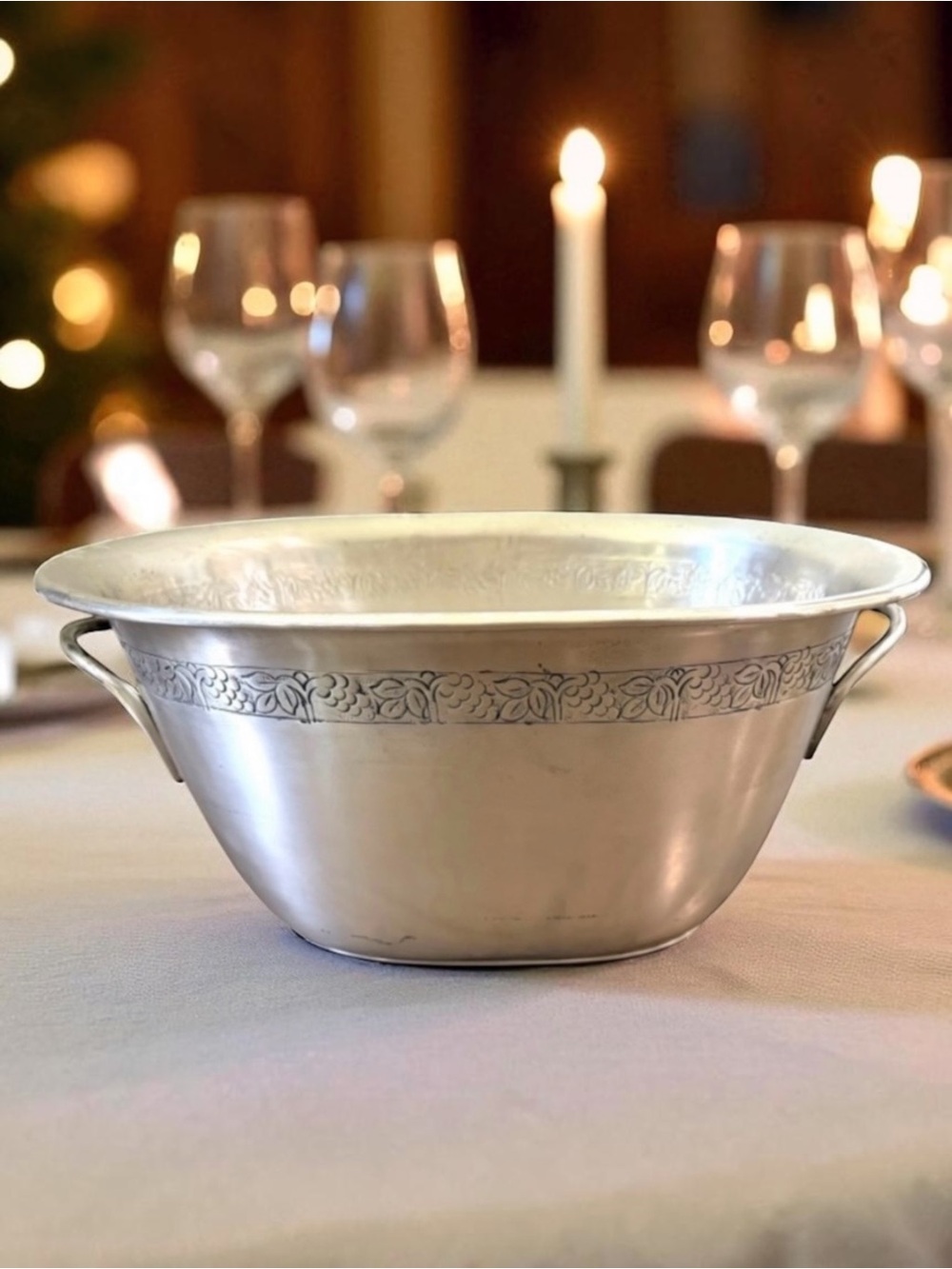 VTG Pottery Barn Silverplate
Vineyard Collection Oval Party
Ice Bucket ~ 17x13x8